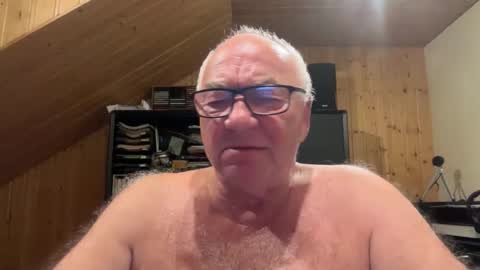 Snapshot of asusandy chatting on September 24, 2025, 11:19 pm asusandy online show from September 24, 2025, 11:19 pm