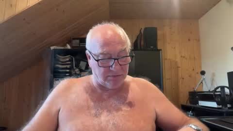 Snapshot of asusandy chatting on September 25, 2025, 2:21 pm asusandy online show from September 25, 2025, 2:21 pm