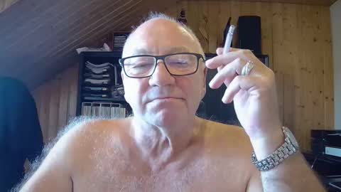 Snapshot of asusandy chatting on October 23, 2025, 1:32 pm asusandy online show from October 23, 2025, 1:32 pm