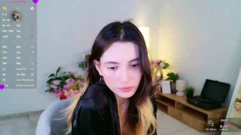 Asya online show from April 17, 2026, 10:24 pm