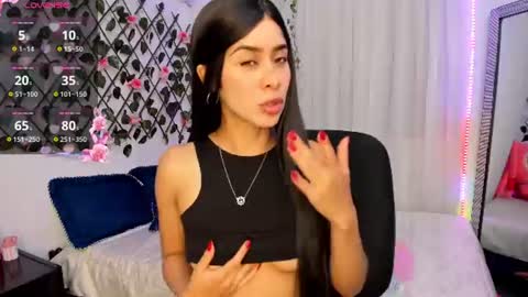 Snapshot of atenea_kros chatting on June 10, 2026, 8:52 pm Atenea online show from June 10, 2026, 8:52 pm