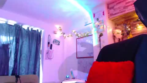 Atenea online show from February 18, 2025, 8:14 pm