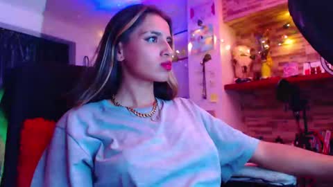 Atenea online show from February 18, 2025, 11:19 pm