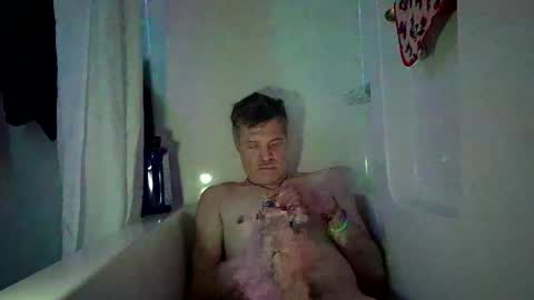 Snapshot of athandrew chatting on May 7, 2026, 7:52 pm jonnyandrew online show from May 7, 2026, 7:52 pm