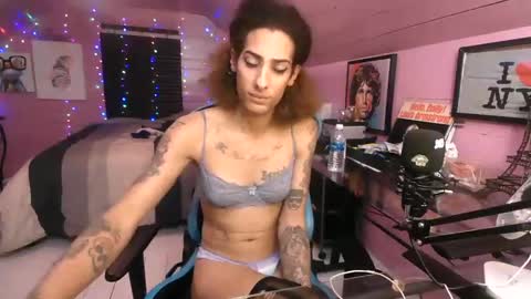   xoxo G0DD3SS xoxox    online show from January 30, 2025, 2:49 am