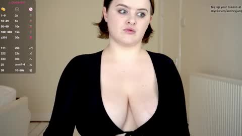 Audrey Jacq online show from October 13, 2025, 3:23 pm