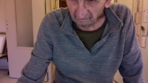 auguste061400 online show from February 9, 2025, 4:18 pm