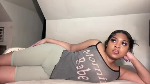 aunyxxx online show from October 8, 2025, 11:35 pm