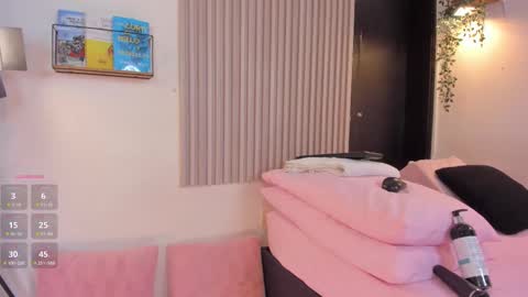 Snapshot of aura_moon chatting on January 17, 2026, 10:42 am Hello I am Marcela follow me on my instagram aura moon11 online show from January 17, 2026, 10:42 am