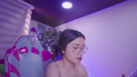 Snapshot of aura_rouss chatting on November 1, 2025, 11:45 am aura_rouss online show from November 1, 2025, 11:45 am