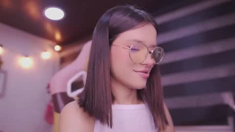 aura_rouss online show from December 22, 2025, 11:46 pm