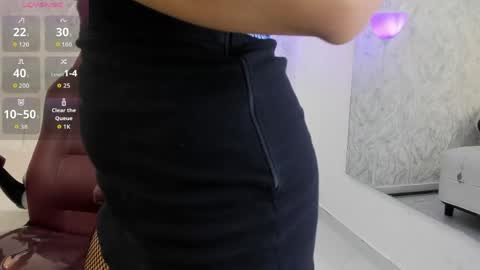 Aura sanders online show from April 6, 2026, 11:44 am