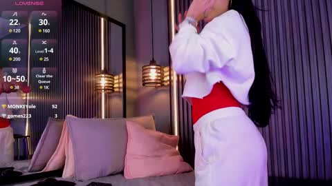 Aura online show from February 25, 2025, 3:38 pm