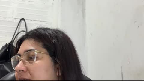 Aura online show from September 22, 2025, 6:43 pm