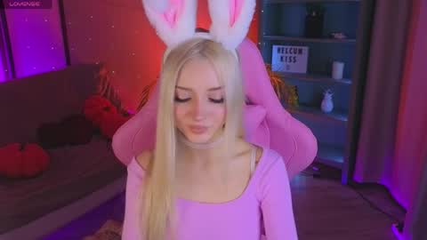 Snapshot of aurasanrise chatting on April 2, 2026, 8:39 pm Aura online show from April 2, 2026, 8:39 pm