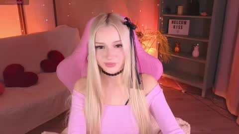 Snapshot of aurasanrise chatting on April 15, 2026, 8:53 pm Aura online show from April 15, 2026, 8:53 pm