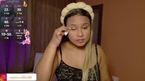 aurora_collins08 online show from February 11, 2025, 3:40 pm