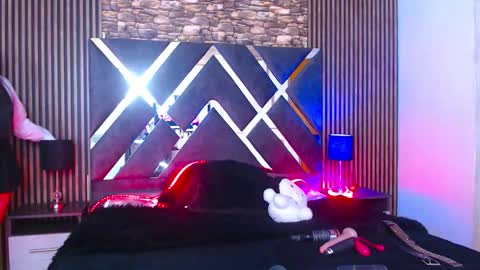 aurora_hs online show from September 19, 2025, 3:19 am