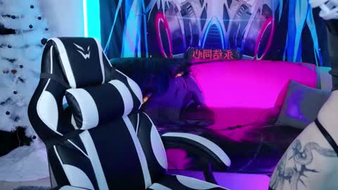 AURORA NATSUKI online show from December 14, 2025, 11:15 am