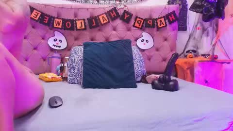 auroraa_miller online show from October 26, 2025, 12:00 pm