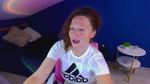 auroraborealis__ online show from September 28, 2025, 6:41 am