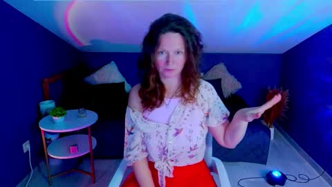 auroraborealis__ online show from September 30, 2025, 6:40 am