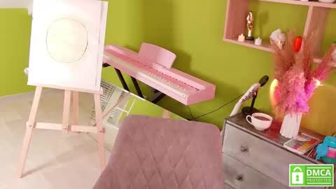 auroraborealis__ online show from December 3, 2025, 9:51 am