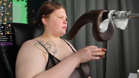 Snapshot of aurorademoni chatting on December 27, 2024, 4:32 pm Aurora online show from December 27, 2024, 4:32 pm