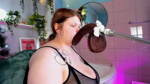 Snapshot of aurorademoni chatting on December 28, 2024, 7:22 am Aurora online show from December 28, 2024, 7:22 am