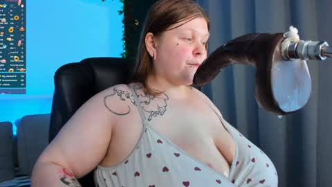 Snapshot of aurorademoni chatting on January 7, 2025, 3:44 pm Aurora online show from January 7, 2025, 3:44 pm