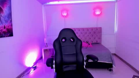 Aurora Diaz online show from November 15, 2025, 8:05 pm