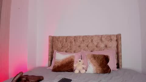 ...  ... online show from September 25, 2025, 10:02 pm