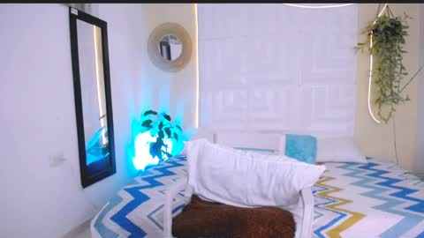 INSTAGRAM AURORA MCRY online show from April 7, 2026, 4:57 am