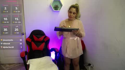 Aurora Rojas online show from November 15, 2025, 9:50 am