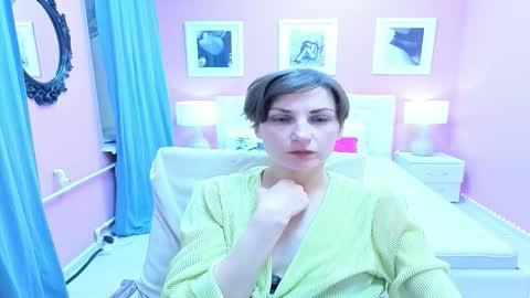 Aurora online show from December 1, 2025, 4:01 pm