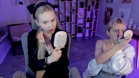 aurorawrenfield online show from September 20, 2025, 4:57 am