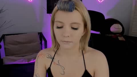 aurorawrenfield online show from March 11, 2026, 4:18 am