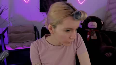 aurorawrenfield online show from March 16, 2026, 4:18 am