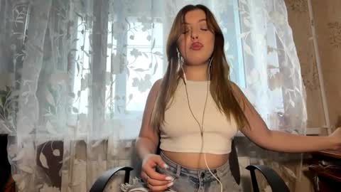 Snapshot of aurorekhuu chatting on February 17, 2026, 12:01 pm Elizabeth online show from February 17, 2026, 12:01 pm