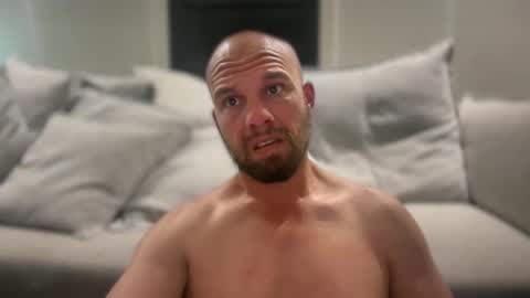 aussieboycal online show from April 8, 2026, 11:32 am