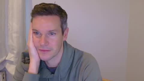 aussiesurfer0000 online show from February 17, 2025, 9:30 pm