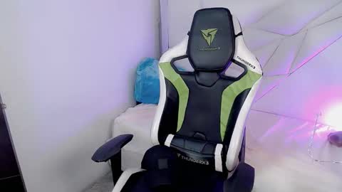 AUSTIN online show from September 26, 2025, 3:49 pm