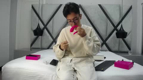 austinreeds online show from October 8, 2025, 11:52 am