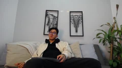 austinreeds online show from November 9, 2025, 11:52 am