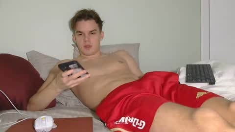 Snapshot of auston_r1ch chatting on January 22, 2025, 7:03 pm Auston 3 online show from January 22, 2025, 7:03 pm