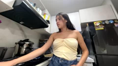 Snapshot of ava_broown chatting on April 27, 2026, 1:47 am online show from April 27, 2026, 1:47 am