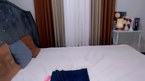 Snapshot of ava_lux chatting on December 6, 2024, 2:02 am Ava online show from December 6, 2024, 2:02 am