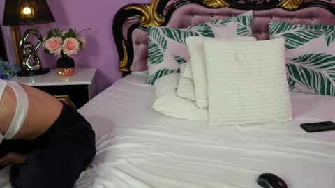 avaaaddamss online show from April 17, 2026, 9:12 am