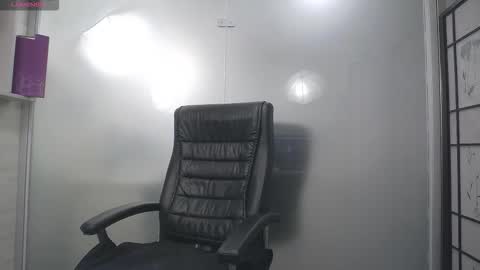 Snapshot of avablue_ chatting on February 3, 2026, 6:40 am online show from February 3, 2026, 6:40 am