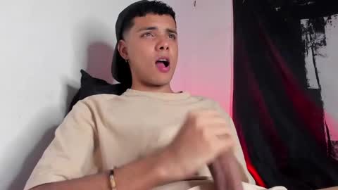 Snapshot of avaggi chatting on October 19, 2025, 12:11 am Avaggi online show from October 19, 2025, 12:11 am